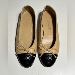 CHANEL Two-Tone Beige and Black Flats
